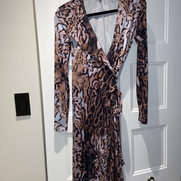 Leopard Carry Maternity Meghan wrap dress - Picture 2 of 4